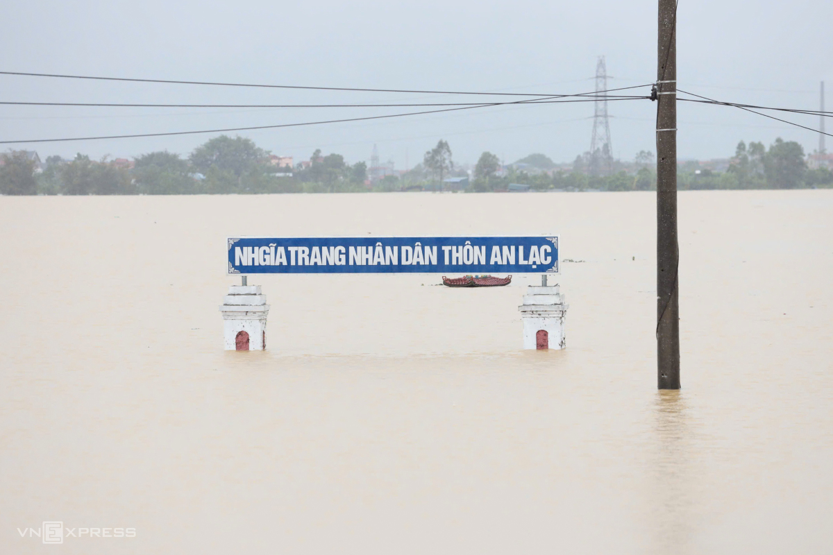 Hanoians confront worst flooding in 20 years as Red River reaches critical levels