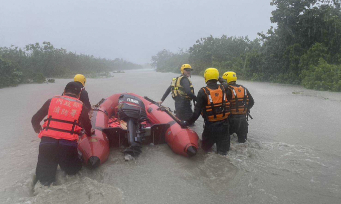 Ship sinks off Taiwan, 9 sailors missing as typhoon heads towards mainland China