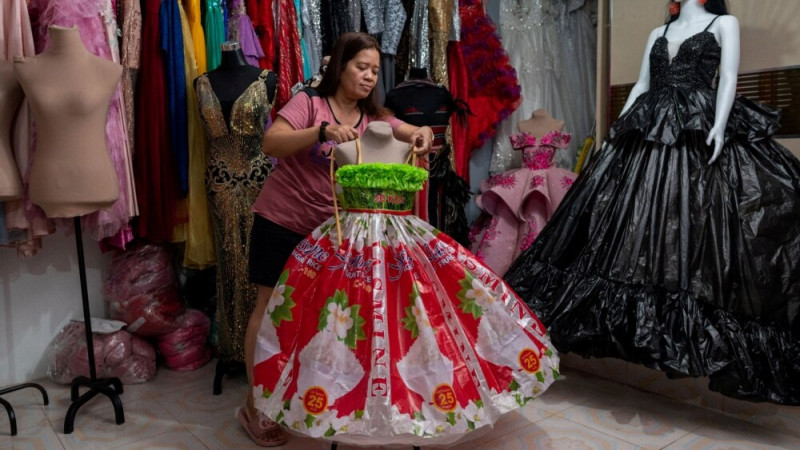 Philippine Designer Makes Women's Clothes Out of Waste