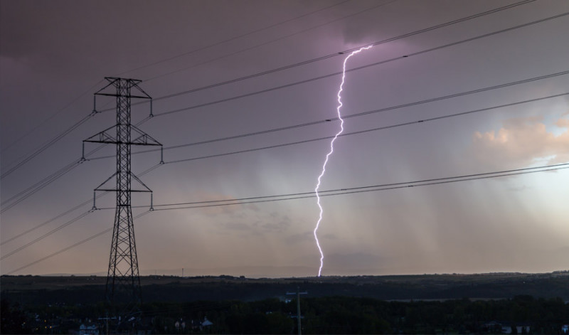 How to Make the Electricity Grid Tougher During Weather Disasters
