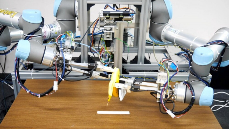 Japanese Researchers Develop Robot that Can Peel Bananas
