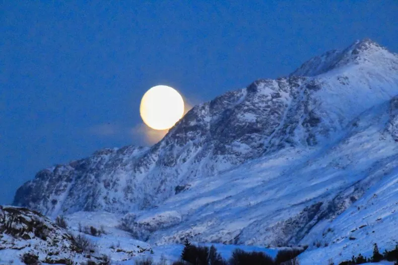 Snow Moon 2025: How To See February 2025's Full Moon