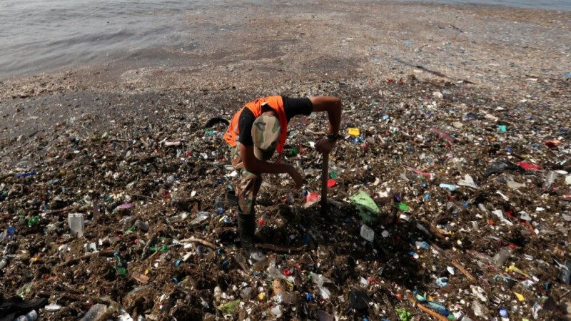 Report: Thousands More Chemicals in Plastics than Estimated