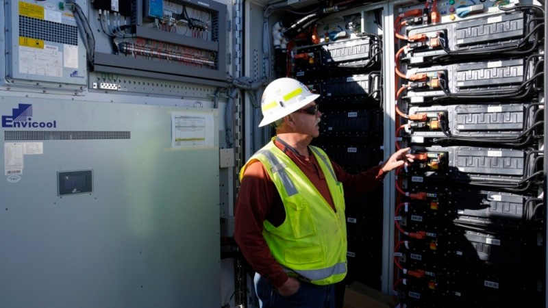 US Quickly Adds Storage Centers for Electricity