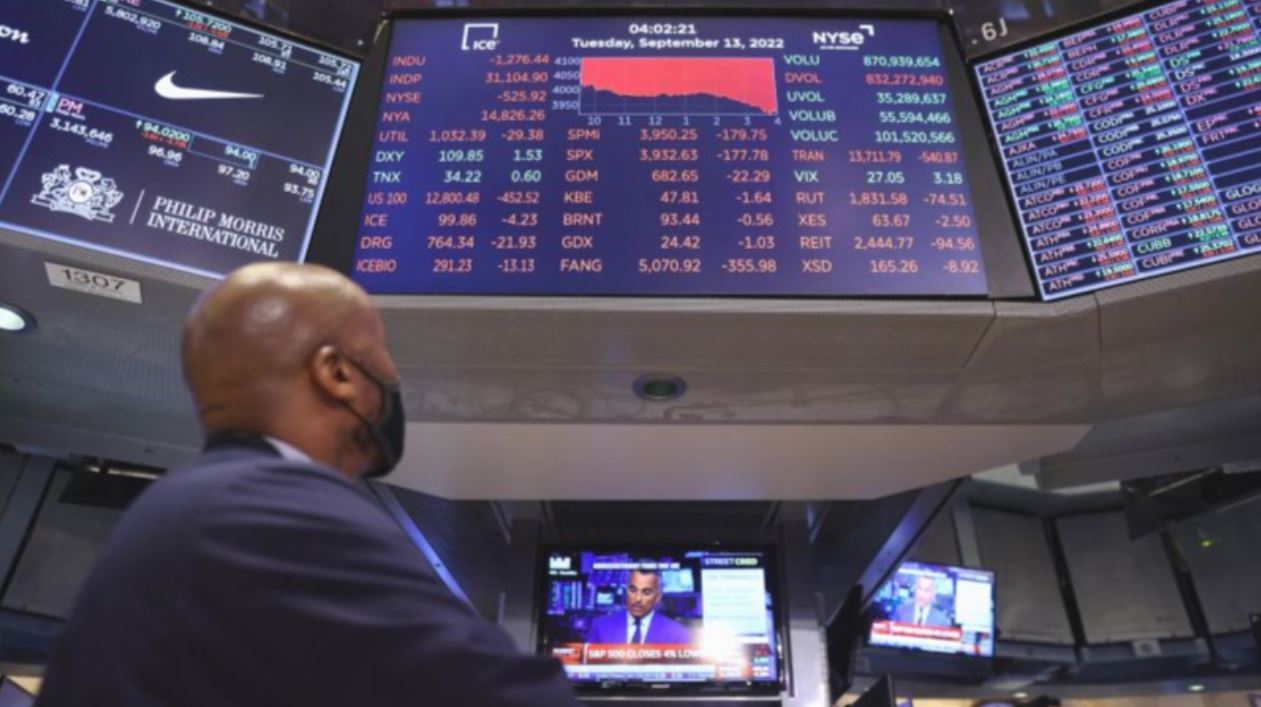 Stocks tumble after FedEx warns of global recession