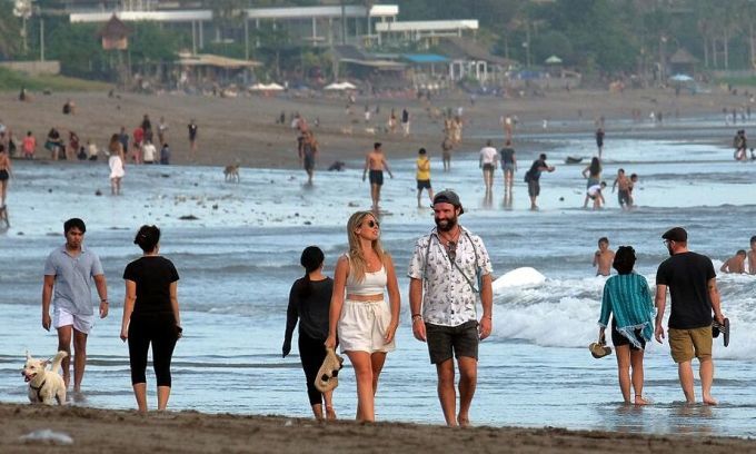 Bali to charge foreigners $10 tourist tax