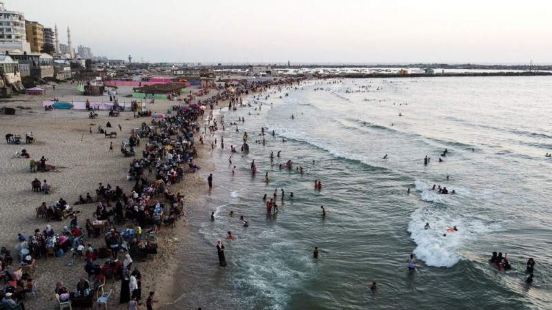 After Many Years, People in Gaza Enjoy Clean Seawater