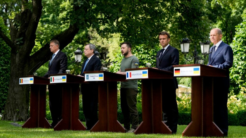 EU Backs Ukraine's Candidacy for Membership