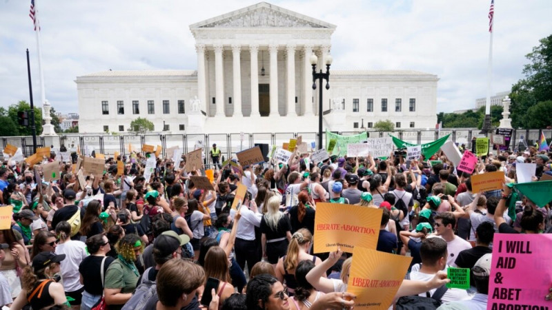 US Supreme Court Overturns Roe v. Wade, Ending Abortion Right