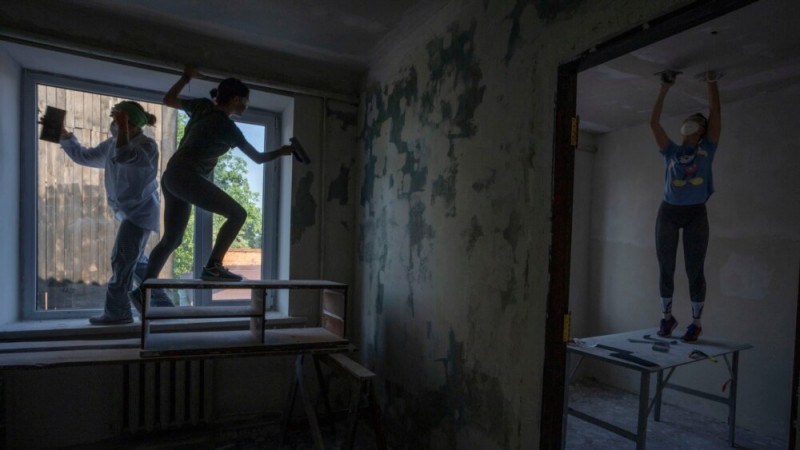 Ukrainians: ‘We Cannot Pause Our Lives'