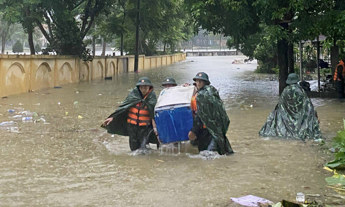 Downpours chasing away northern Vietnam heat waves