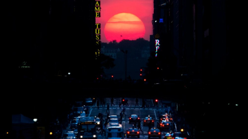 New Yorkers Prepare for ‘Manhattanhenge' Sunset