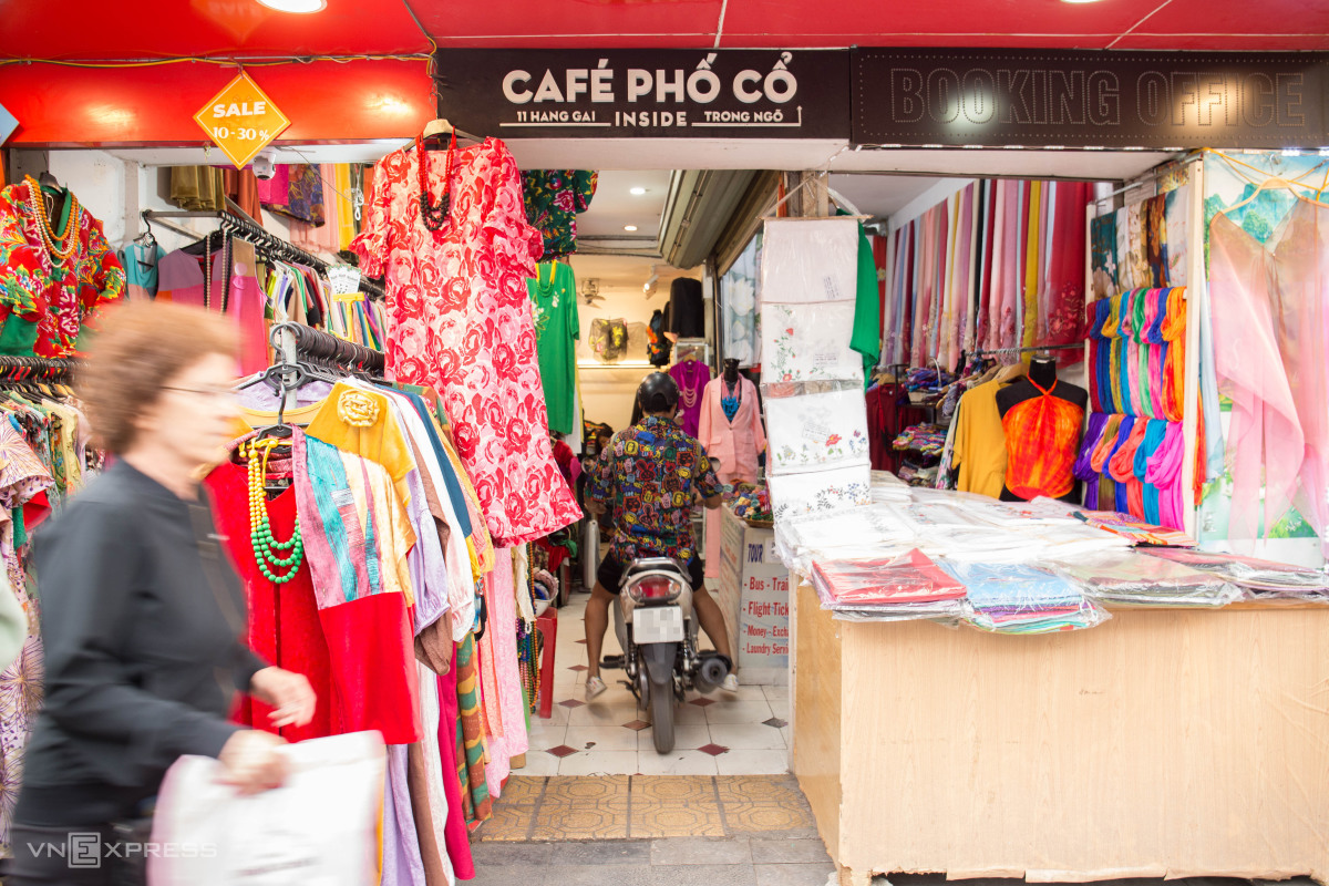 Traditional Hanoi life survives in Old Quarter alley-eateries