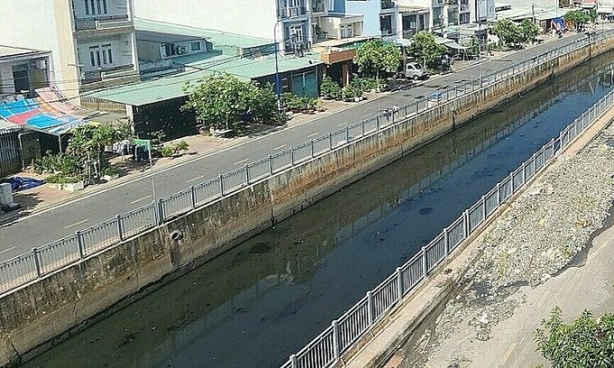 Saigon canal cleaned of rubbish blocking water flow