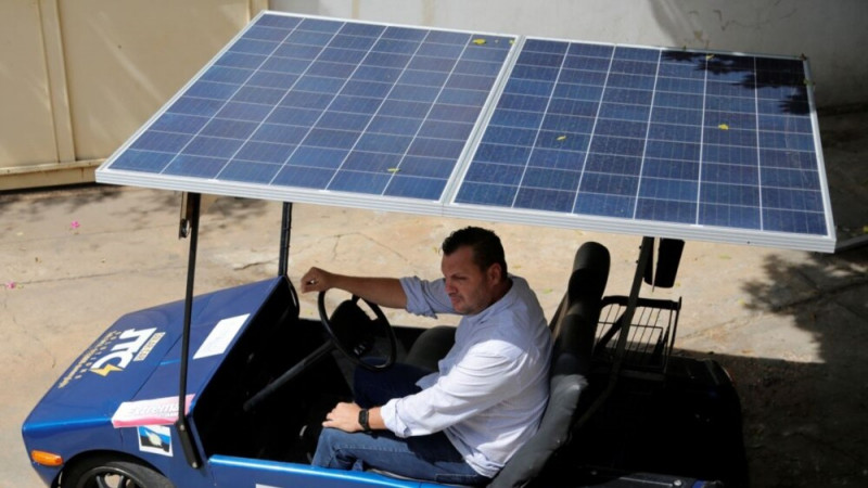 In Venezuela, Innovators Promote Solar-powered, Electric Cars