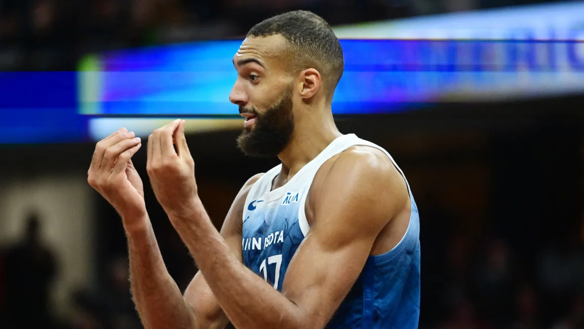 Timberwolves center Rudy Gobert appears to make money gesture at official after call; suggests betting problem in NBA
