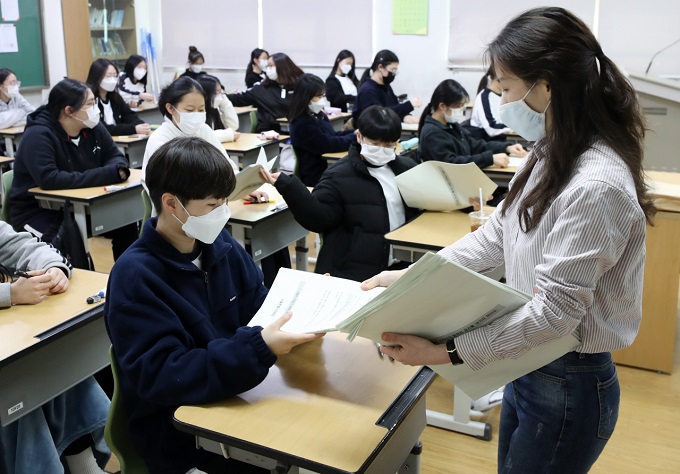 Teachers in Korea accused of selling college entrance exam questions