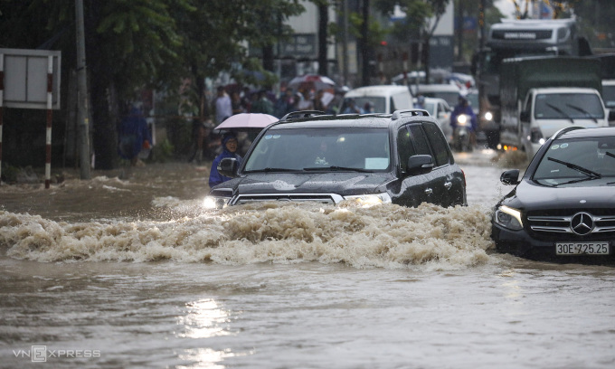 Floods, landslides kill 10, leave 9 missing in northern Vietnam