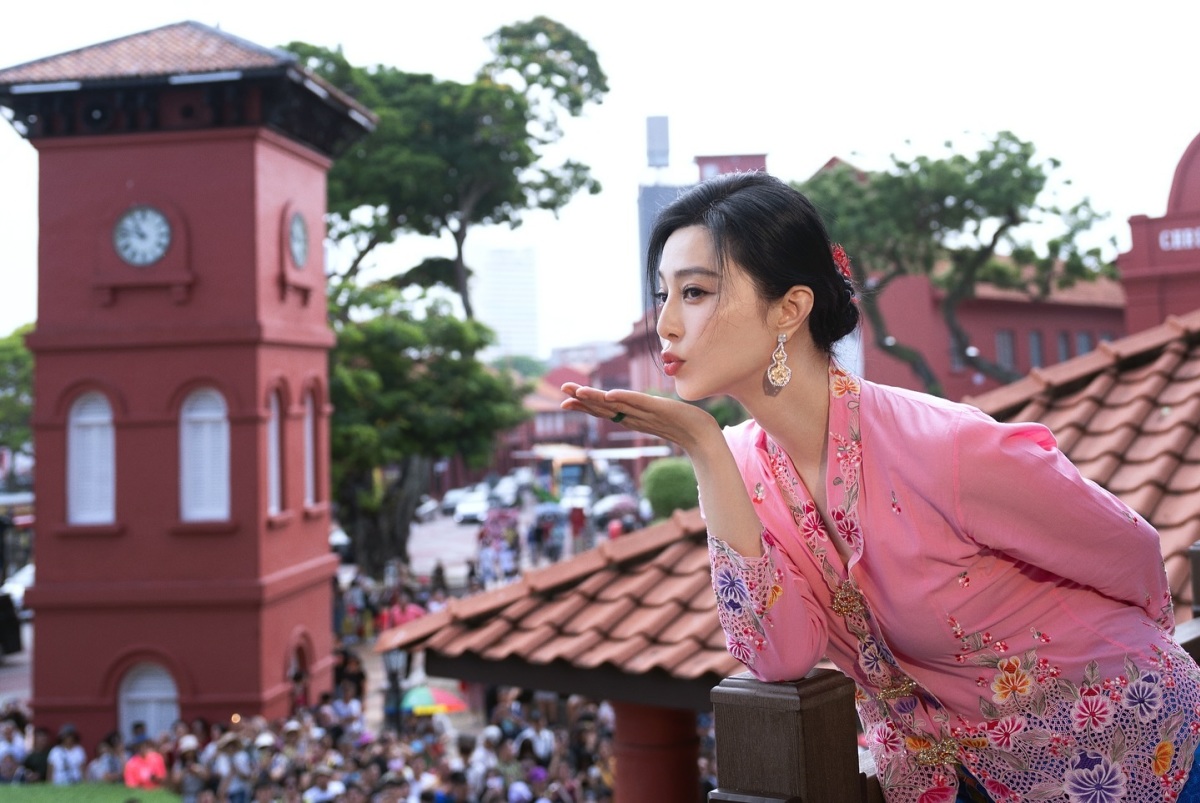 Chinese superstar Fan Bingbing explores luxury hotels, enjoys cruise tour in Malaysia