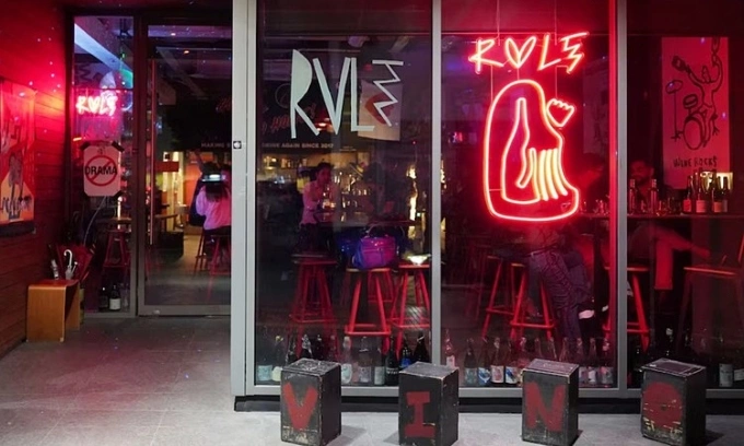Eateries in Singapore, world's second most expensive city, close as costs rise, spending falls