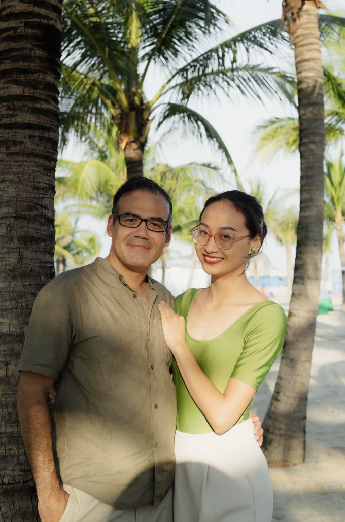 American lensman, Miss Deaf Vietnam's silent love story