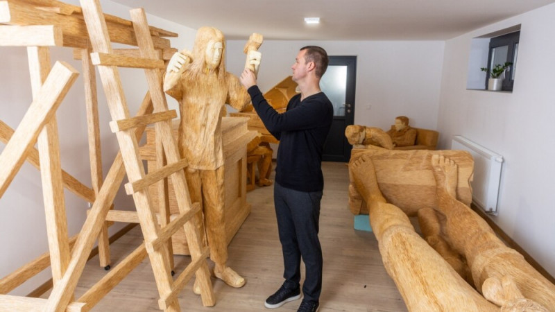 Croatian Artist Makes Life-size Sculptures with Matchsticks