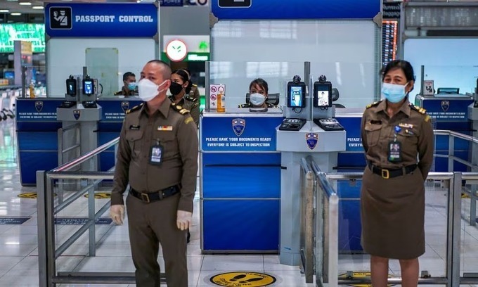 Thailand checks foreigners' passports on domestic flights to prevent illegal overstays