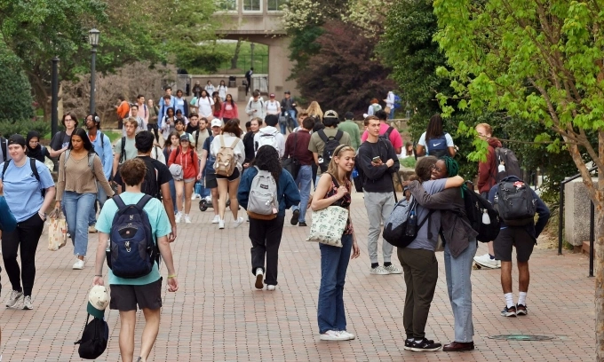 How many international students are affected by Trump's new travel ban?