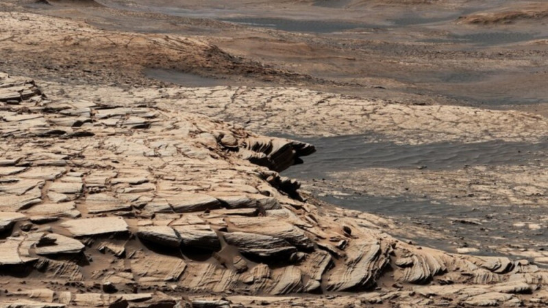 Study: AI Robot Finds Way to Produce Oxygen from Water on Mars
