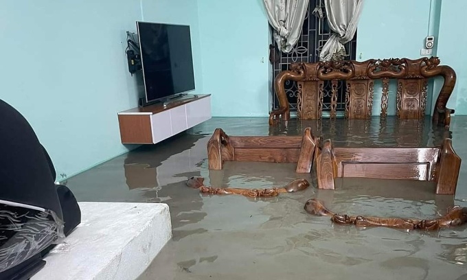 Downpours submerge Ha Long