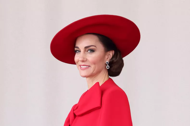 Kate Middleton Backed by Public Despite Palace PR Criticism