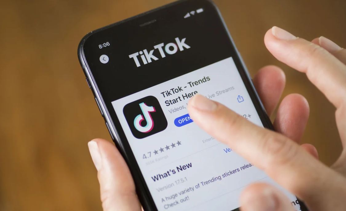 TikTok clones rival with real-time sharing feature