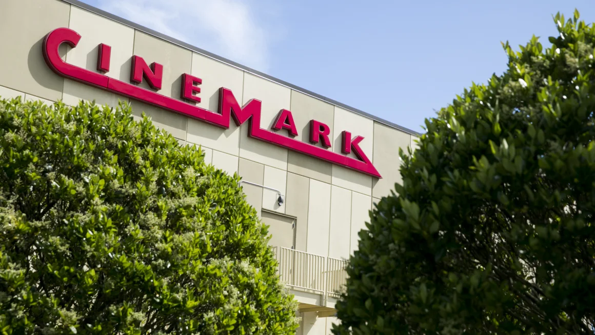 Your movie theater may be shortchanging your drinks, a lawsuit alleges