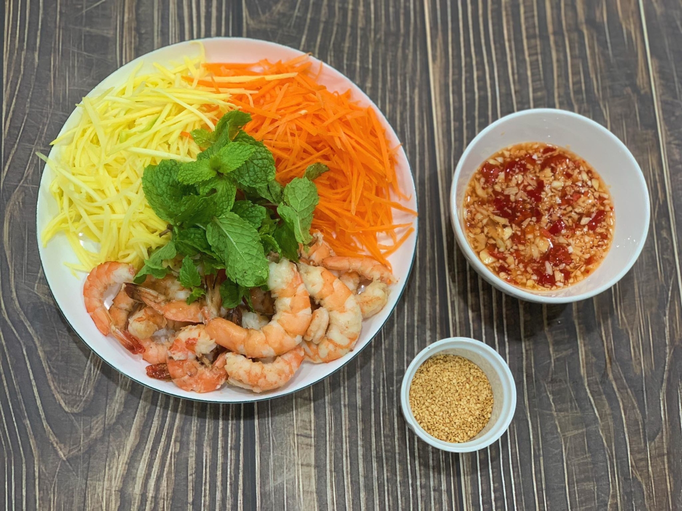 Prawn mango salad for hot summer days
