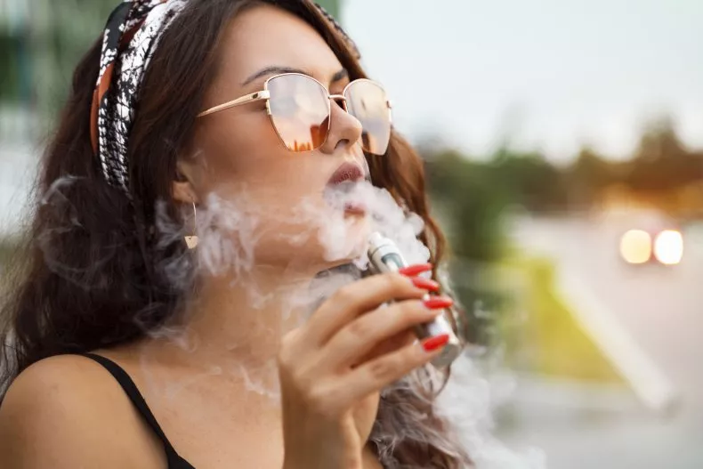 Vaping Warning as E-Cigarettes Causes Health Problems in 4 in 5 Users