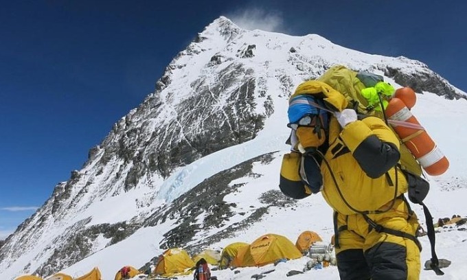 Body of second missing Mongolian climber found on Everest
