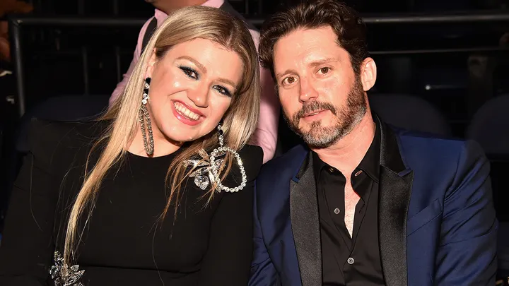 Kelly Clarkson reveals 'level of depression' that came with divorce after ex ordered to pay singer millions