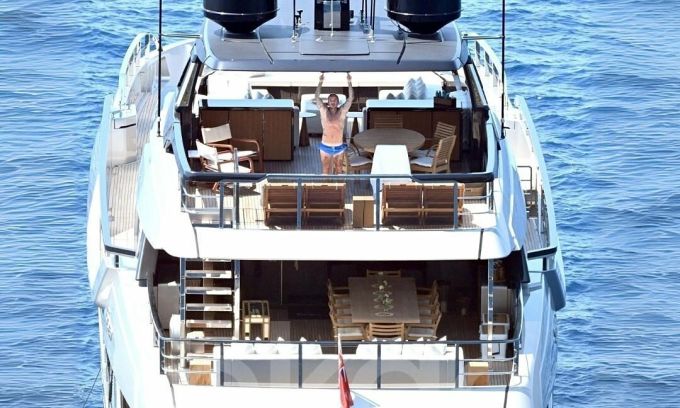 David Beckham, Victoria holiday on $20M luxury yacht